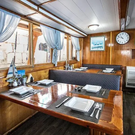 Cruising Boat Center, Dubrovnik, Hvar Bateau-hôtel